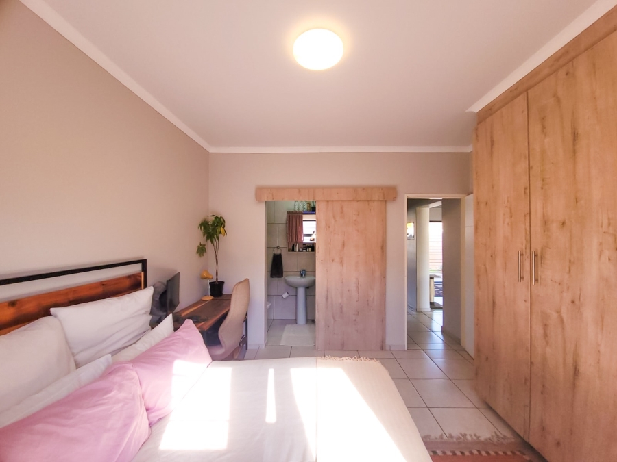 2 Bedroom Property for Sale in Van Der Hoff Park North West